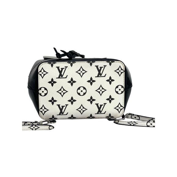 LOUIS VUITTON Hot Springs Backpack White Monogram and Patent Leather main image 4